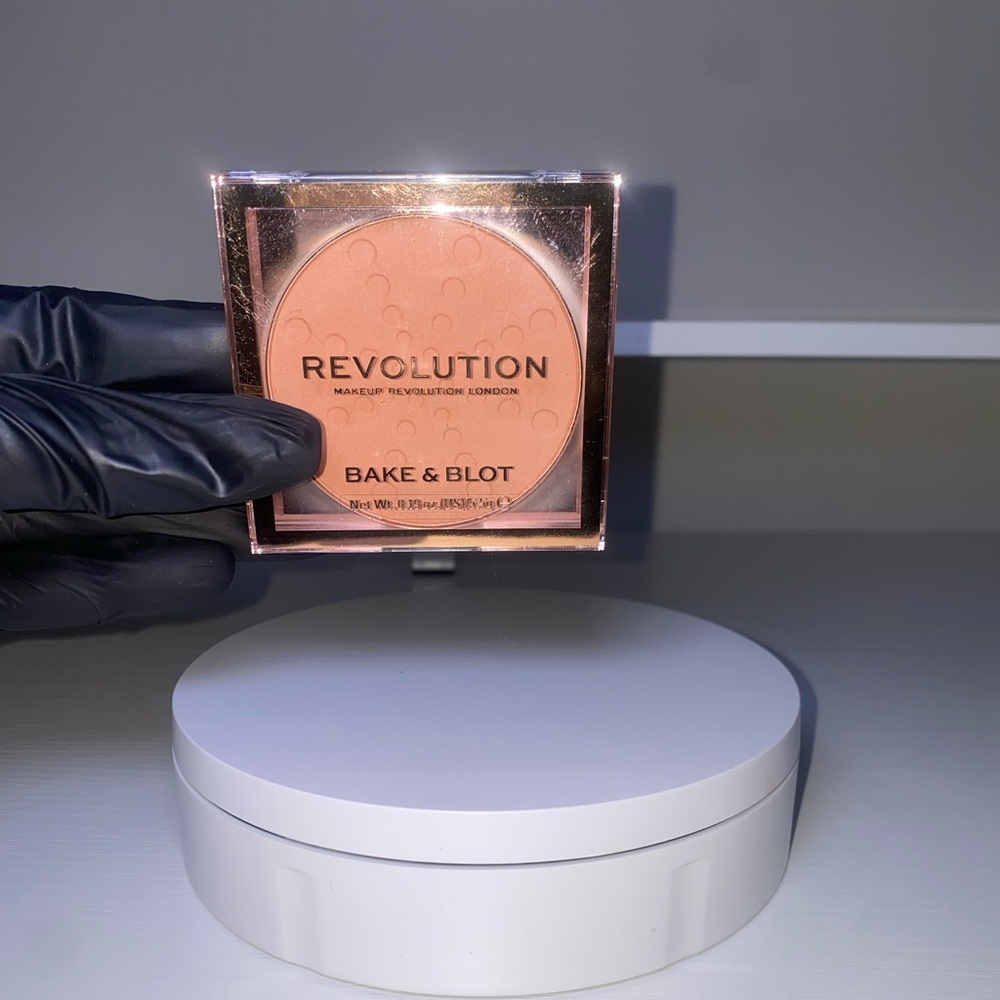 Revolution Cosmetics Bake & Blot Pressed Powder